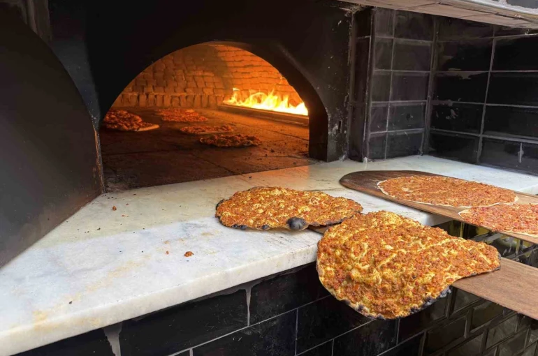 Lahmacun ustası "Maçı kazanırsak bin lahmacun dağıtacağım" dedi, sözünü tuttu 