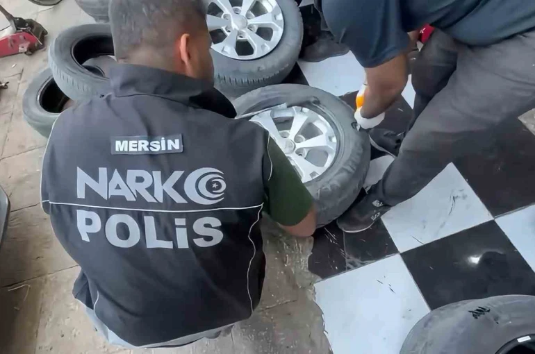 Lastiklere yapılan özel bölmeden 8 kilo 266 gram eroin çıktı 