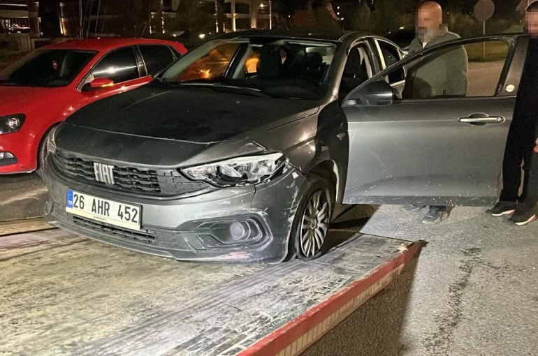 Lastikleri patlatılarak durdurulan araçtan uyuşturucu çıktı 