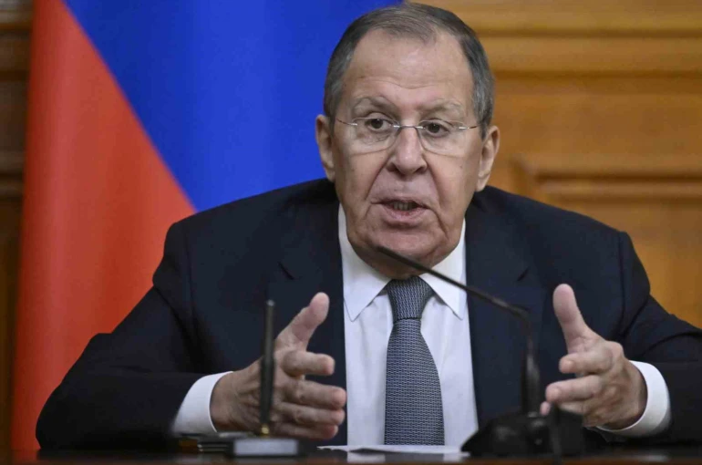 Lavrov: "Türkiye ve Belarus gibi bazı ülkelerin yapıcı bir arabulucu rolü üstlenebileceğini görüyoruz" 