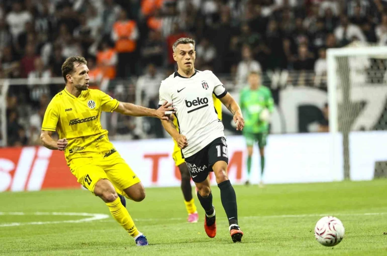Leandro Trossard ilk kez Beşiktaş formasını giydi 