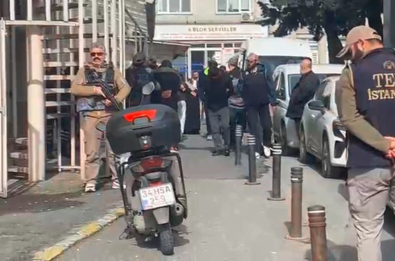 Levent’teki saldırıda gözaltına alınan 17 şüphelinin 12’si adliyeye sevk edildi 