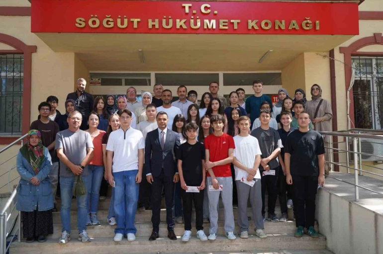 LGS başarısı gösteren öğrenciler ödüllendirildi 