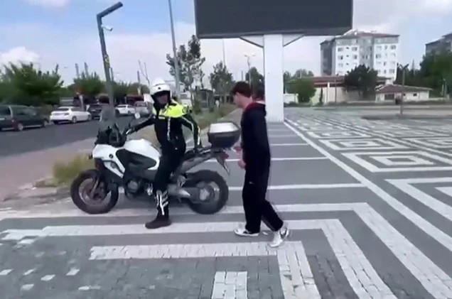 LGS sınavına geç kalan öğrencilerin imdadına polis ekipleri yetişti 