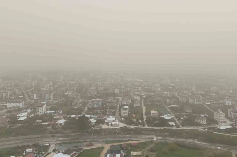 Libya’dan gelen çöl tozu Hatay’ı yuttu 