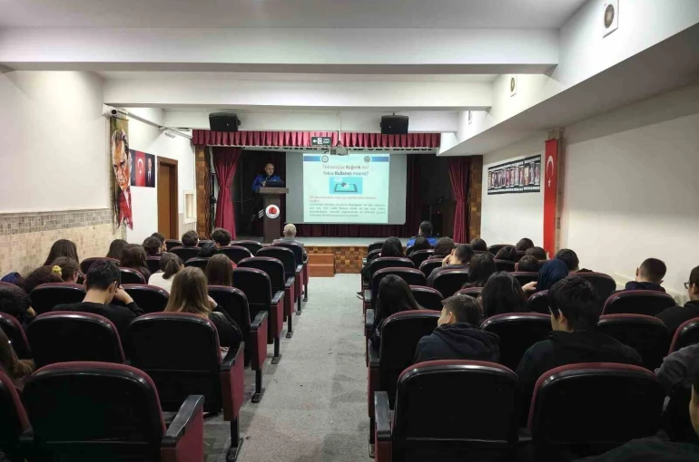 Lise öğrencilerine polisten eğitim 