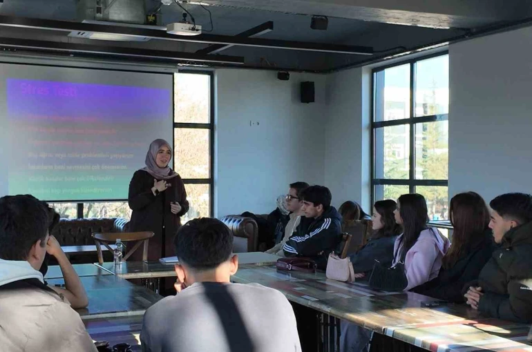 Lise öğrencilerine sınav kaygısı ve stresle başa çıkma yolları anlatıldı 