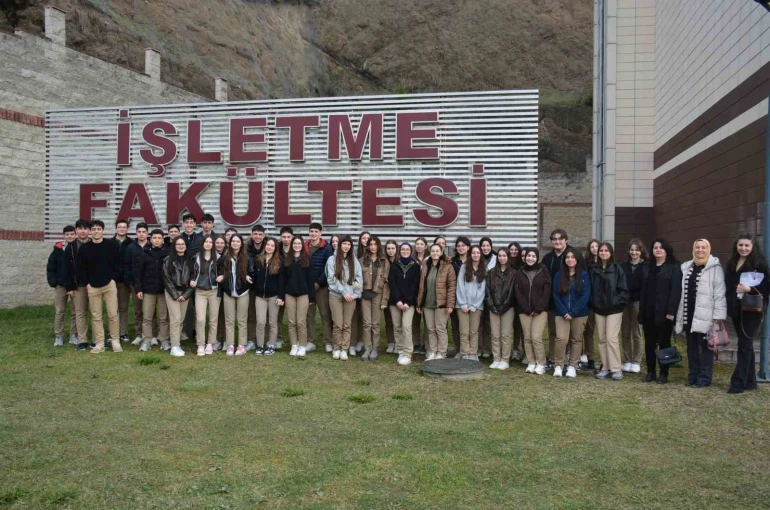 Liseli gençler Düzce Üniversitesi’nde 