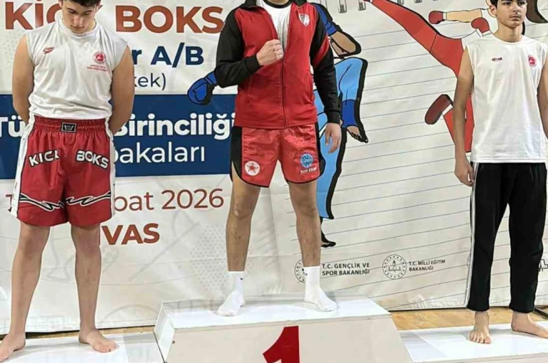 Liseli kick boks sporcusu Türkiye şampiyonu oldu 