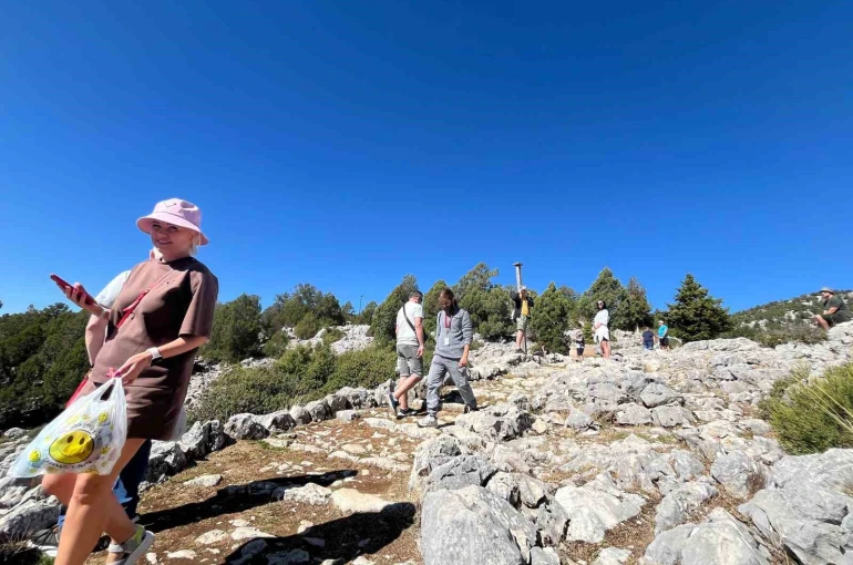 Litvanyalı turistler tarihi köye hayran kaldı 