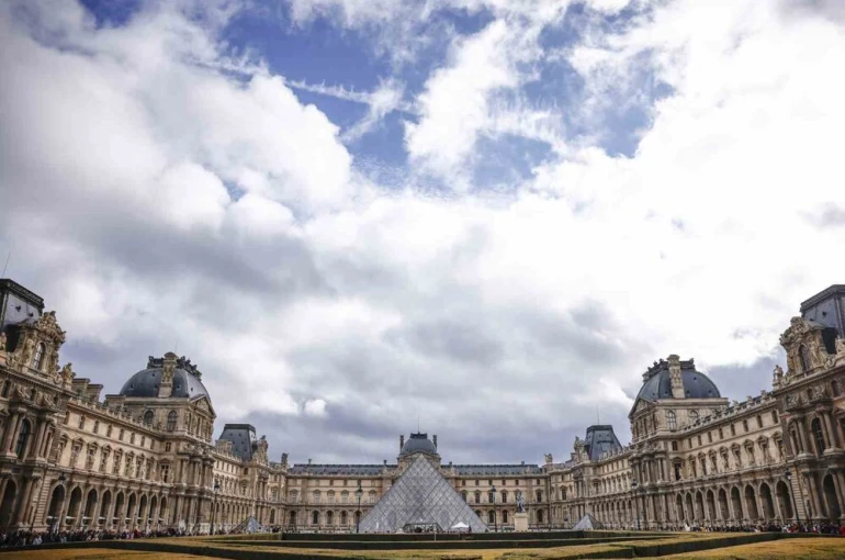 Louvre Müzesi’nde yapısal zayıflıklar nedeniyle bir galeri kapatıldı 