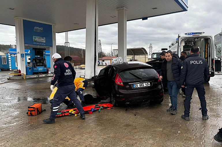LPG istasyonuna çarpan otomobilde 5 kişi yaralandı