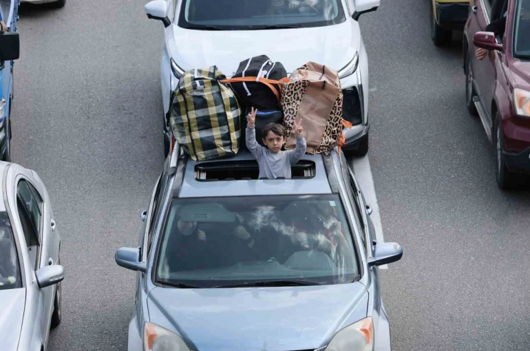 Lübnanlı aileler, ateşkesin ardından ülkenin güneyine doğru yola çıktı 