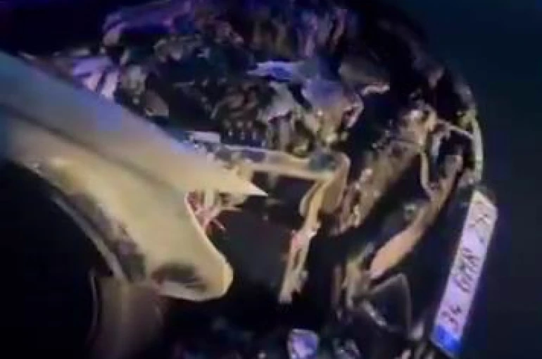 Lüks araç alevlere teslim oldu 