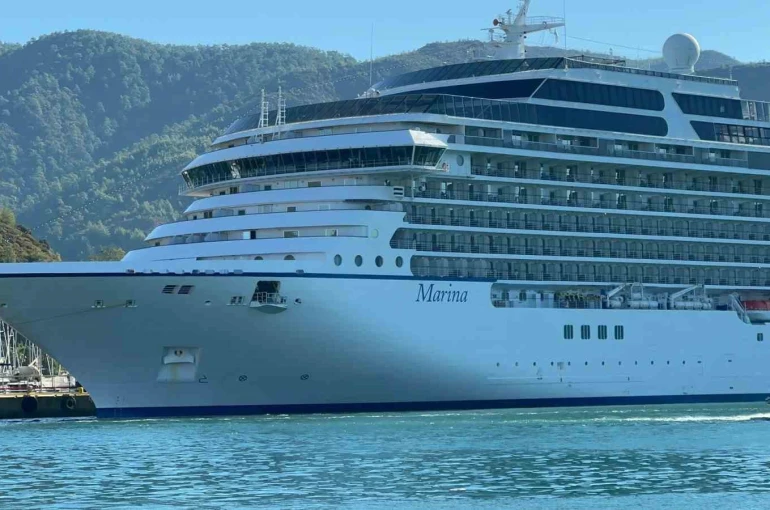 Lüks kurvaziyer "Marina" Marmaris Limanı’na 1194 yolcu getirdi