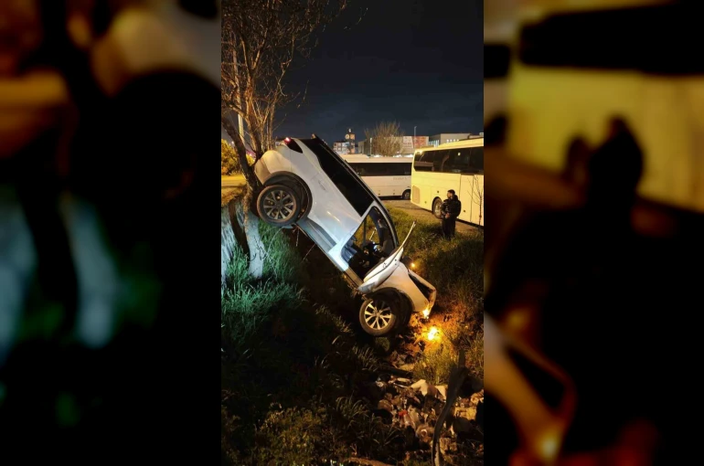 Lüleburgaz’da otomobil AVM otoparkına araç uçtu