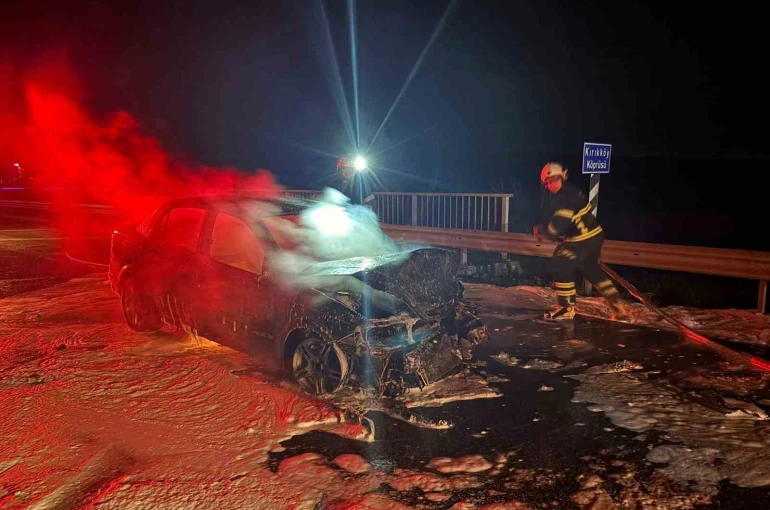 Lüleburgaz’da zincirleme kaza: 2 yaralı, 1 otomobil yandı 