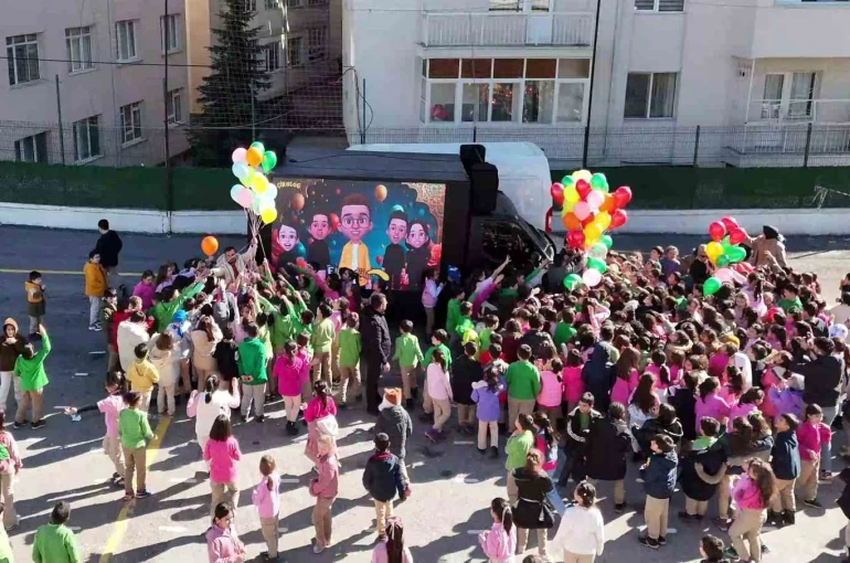 Mahalle muhtarından okullarda Ramazan eğlencesi 