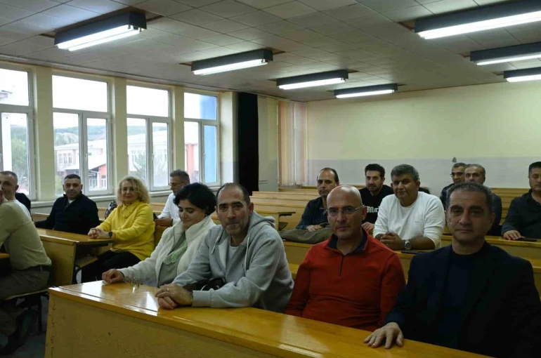 Makine mühendisleri 25 yıl sonra aynı sıralarda buluştu 