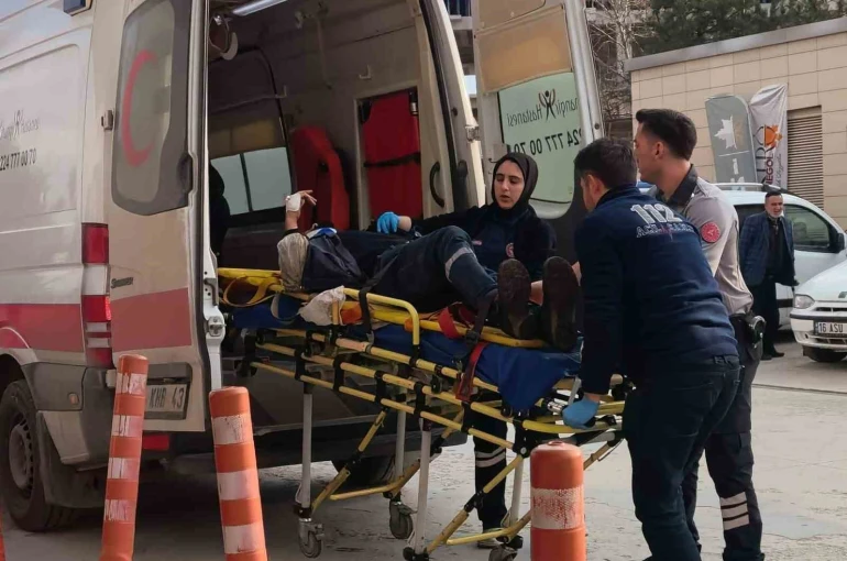 Makineye sıkışan işçi ağır yaralandı