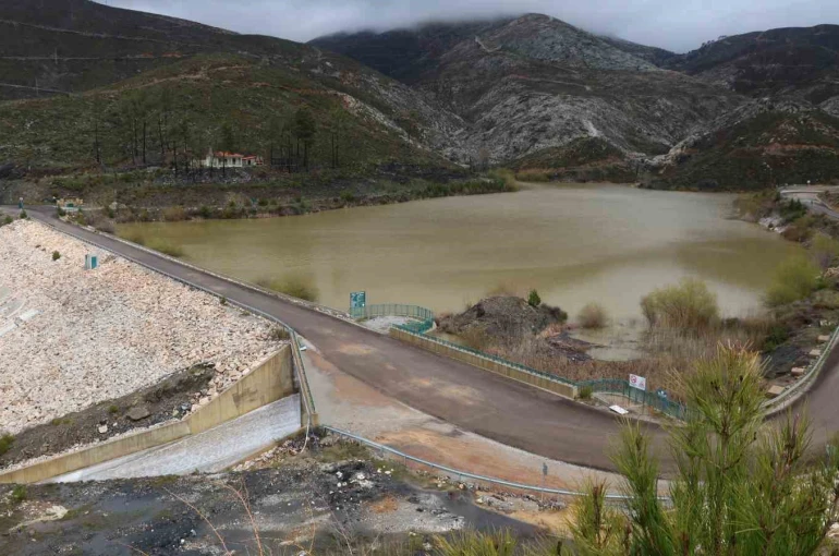 Maksimum seviyeye ulaşan Kozağaç Barajı’nda su tahliyesine başlandı 