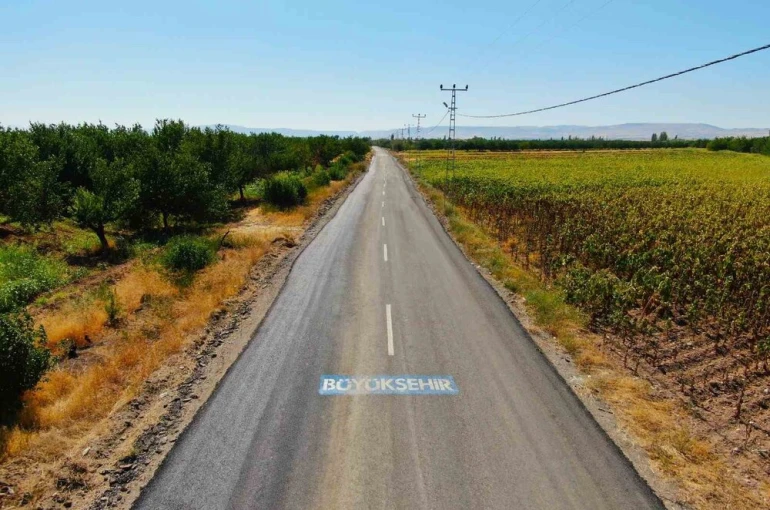 Malatya Büyükşehir’den ilçelerde yoğun yol ve asfalt mesaisi