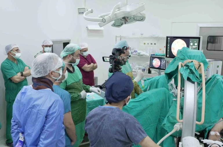 Malatya Eğitim ve Araştırma Hastanesi’nde 320 kişinin katıldığı canlı cerrahi kursu 