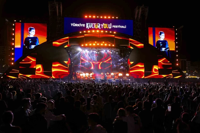 Malatya Kültür yolu festivalinde Ebru Yaşar’dan görkemli başlangıç