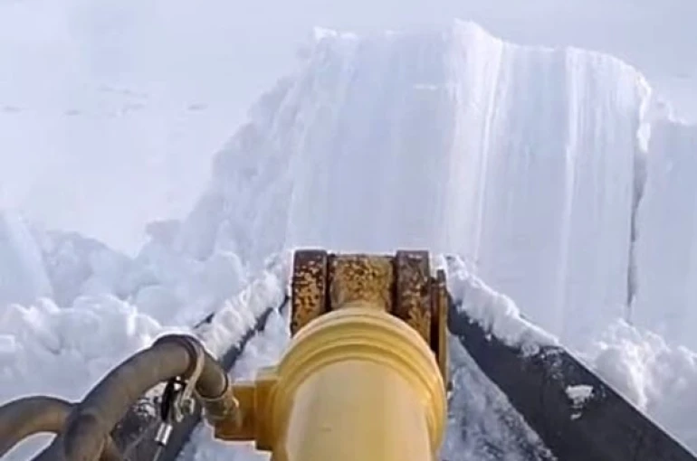 Malatya’da 1 buçuk metre karla mücadele kameralara yansıdı 