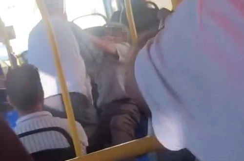 Malatya’da 2 yaşlının yolcu otobüsündeki ilginç kavgası kamerada