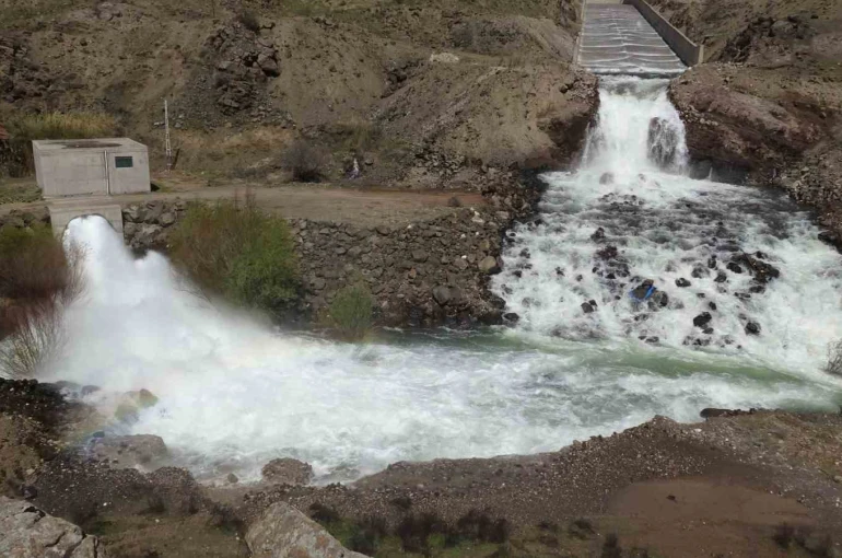 Malatya’da barajlar doldu, kapaklar açıldı 