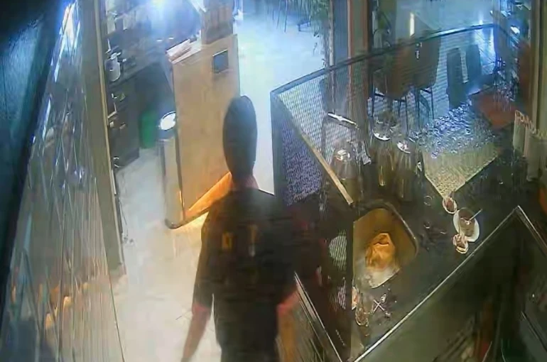 Malatya’da deprem anı kameraya yansıdı 
