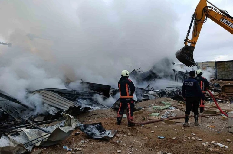 Malatya’da inşaat işçilerinin kaldığı şantiyede yangın 