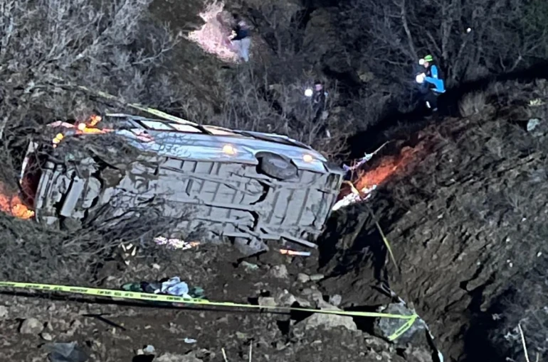 Malatya’da işçi servisi devrildi: 2 ölü, 10 yaralı 