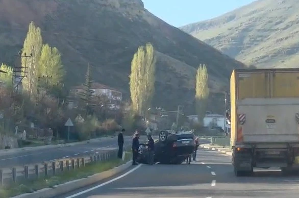 Malatya’da kontrolden çıkan otomobil takla attı 