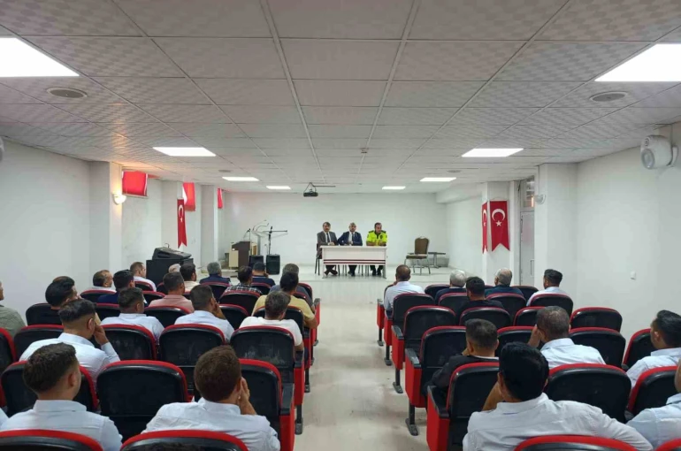 Malatya’da okul servisi sürücülerine bilgilendirme toplantısı düzenlendi 