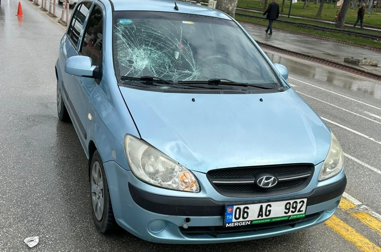 Malatya’da otomobil yayaya çarptı: 2 yaralı 