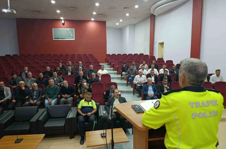 Malatya’da ticari taksi sürücülerine trafik bilgilendirmesi 