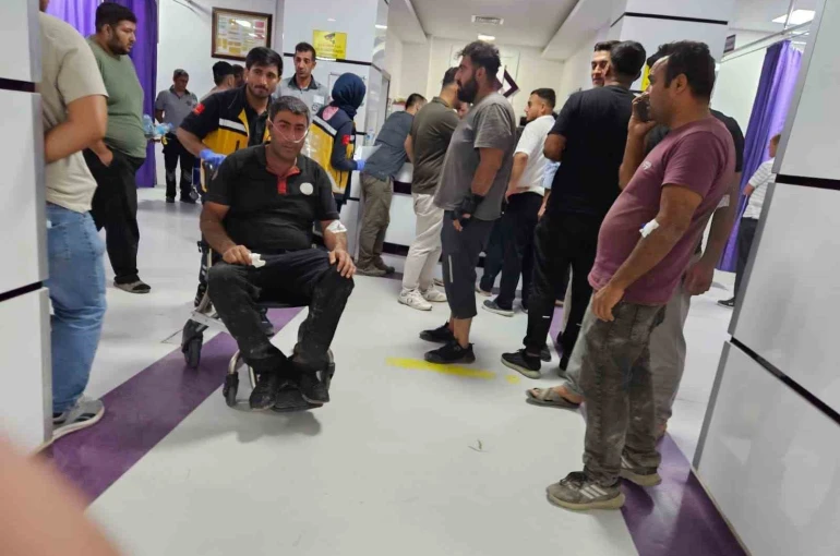 Malatya’daki yangında 1’i itfaiye eri 19 kişi dumandan etkilendi