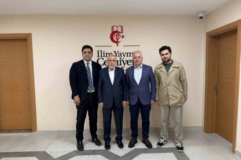 Malatyalı iş insanlarından İlim Yayma Cemiyeti’ne ziyaret 