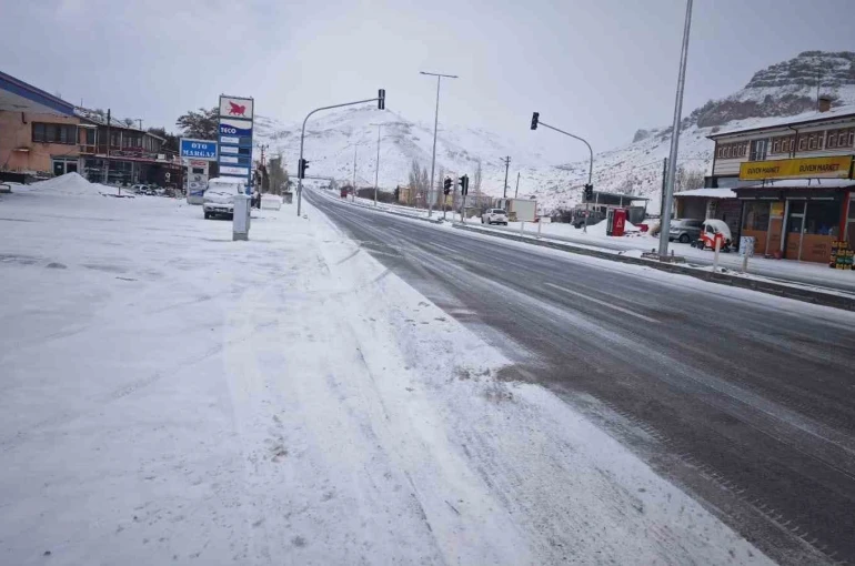 Malatya’nın yüksek kesimlerinde kar yağışı etkili oluyor 
