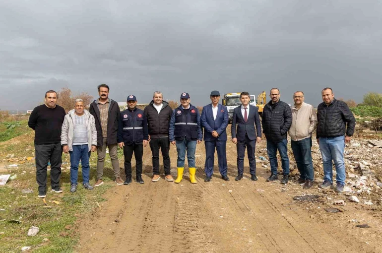 Manavgat Belediyesinden nehir ağzında temizlik çalışması 