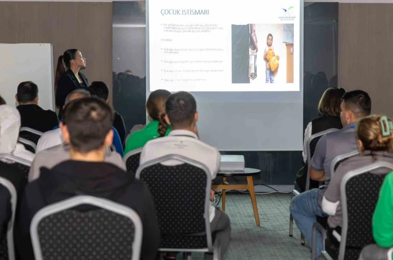 Manavgat Belediyesi’nden turizm çalışanlarına "cinsel istismar ve tacizi önleme" eğitimi 