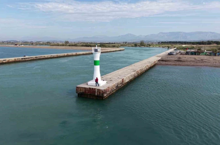 Manavgat mendirekte bulunan 2 deniz feneri yenilendi 