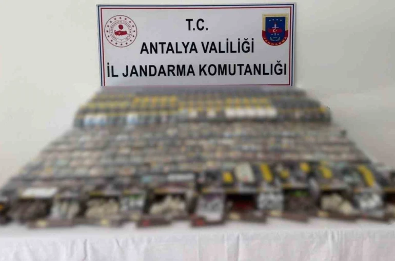 Manavgat’ta 5 bin paket kaçak sigara ele geçirildi 