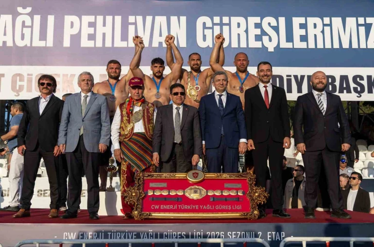 Manavgat’ta başpehlivanlık kemeri Feyzullah Aktürk’ün 