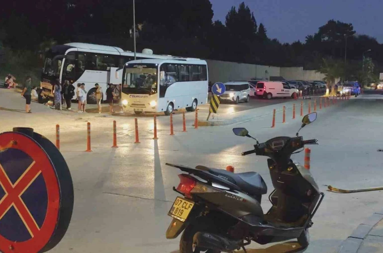 Manavgat’ta gıda zehirlenmesi şüphesiyle hastaneye kaldırılan 52 tatilci taburcu edildi 