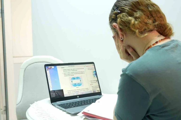 Manisa Büyükşehir Belediyesi online eğitim ile öğrencileri geleceğe hazırlıyor