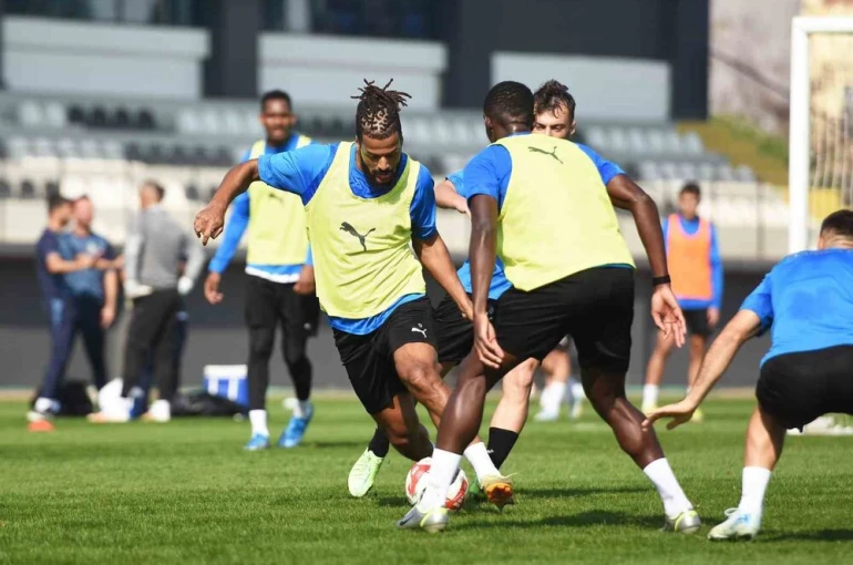 Manisa FK, Sivasspor mesaisine başladı 