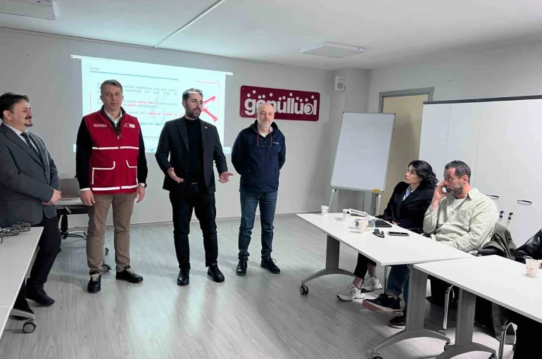 Manisa Medya Akademisi’nde gazetecilere ücretsiz dron eğitimi 